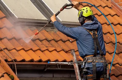 Démoussage et hydrofuge de toiture à Omblèze